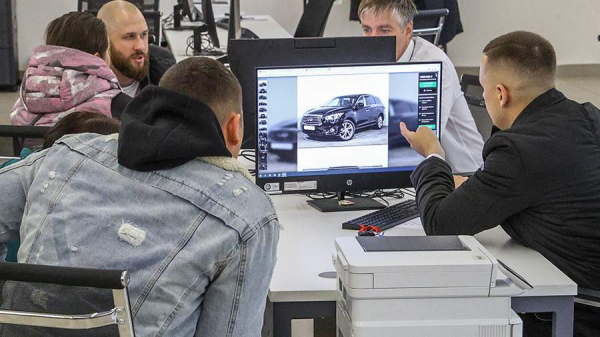
                    Продажи автомобилей с пробегом в кредит упали на 53% в РФ

        