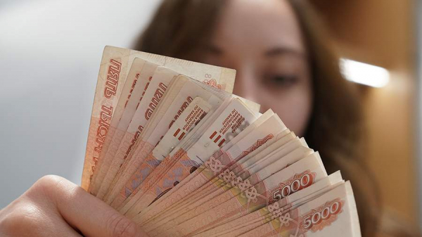 
                    Средняя запрашиваемая россиянами сумма кредита в 2024 году снизилась на 10%

        